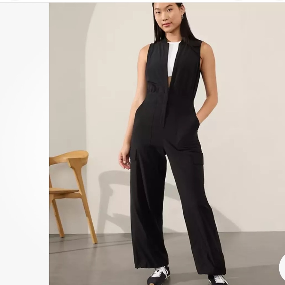 Athleta Black Wide-Leg Jumpsuit size  6 pockets New with out tags
